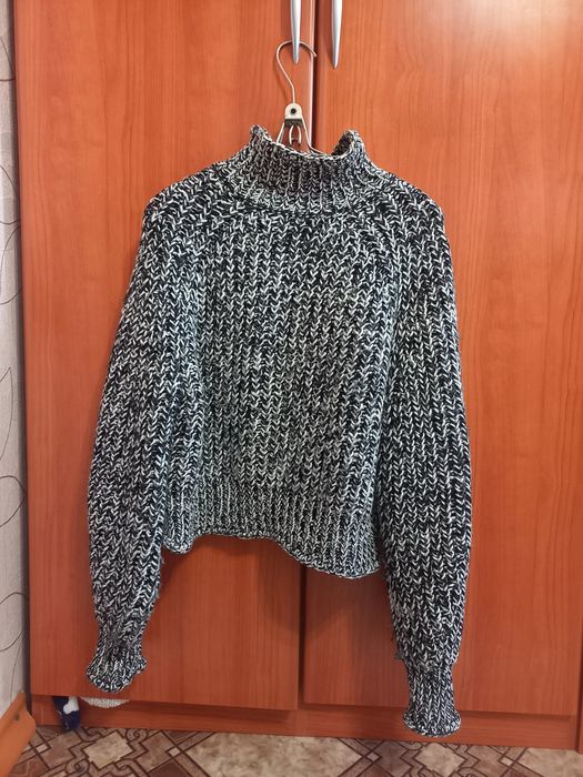 Свитер вязанный женский