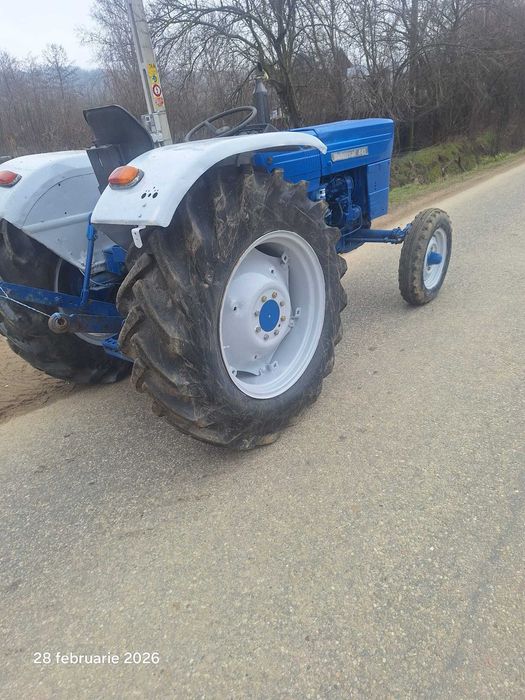 Tractor Universal 445