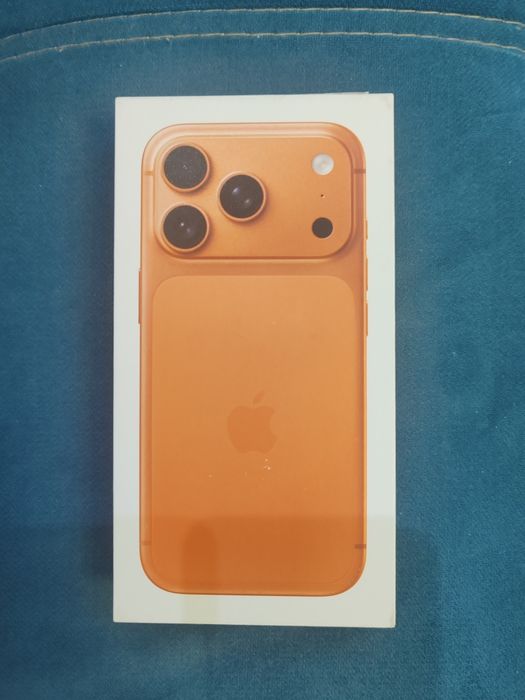 iPhone 17 Pro, 256 ГБ, Cosmic Orange