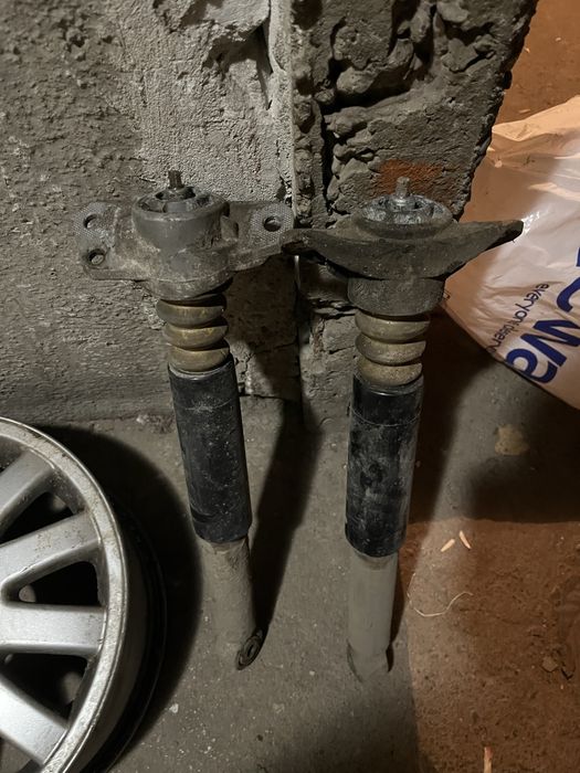 Задни амортисьори за Голф 5+