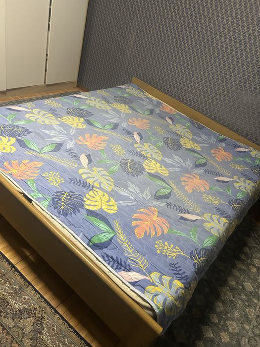 Отдам даром  двуспальную кровать с матрасами Самовывоз