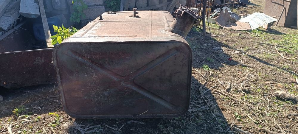 Топливный бак...