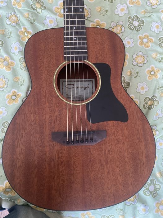 продам срочно аккустическую гитара от Caraya