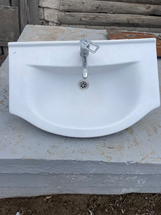 Раковина керамическая