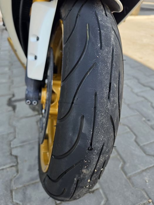 Yamaha R1 Big Bang 2011