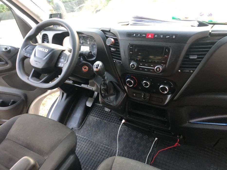 Iveco Daily 3,5T carosat cu frigider.145.000km