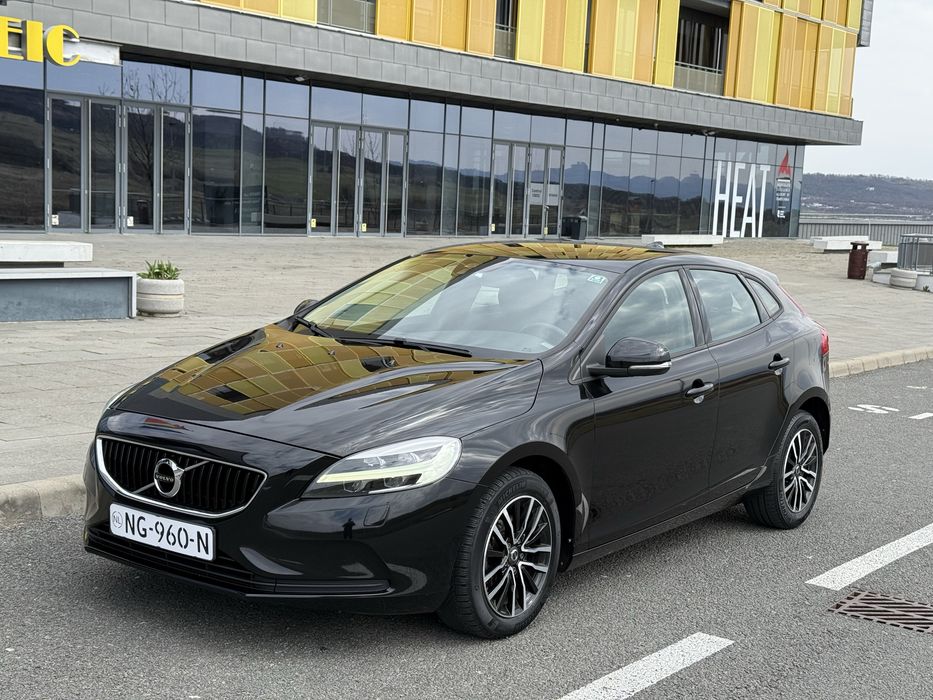 VOLVO V40 2017