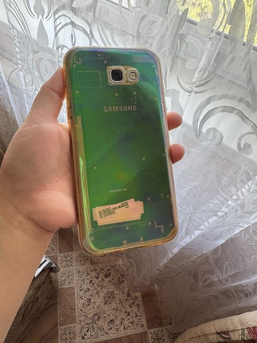 Продам смартфоны работают Mi A3 и самсунг