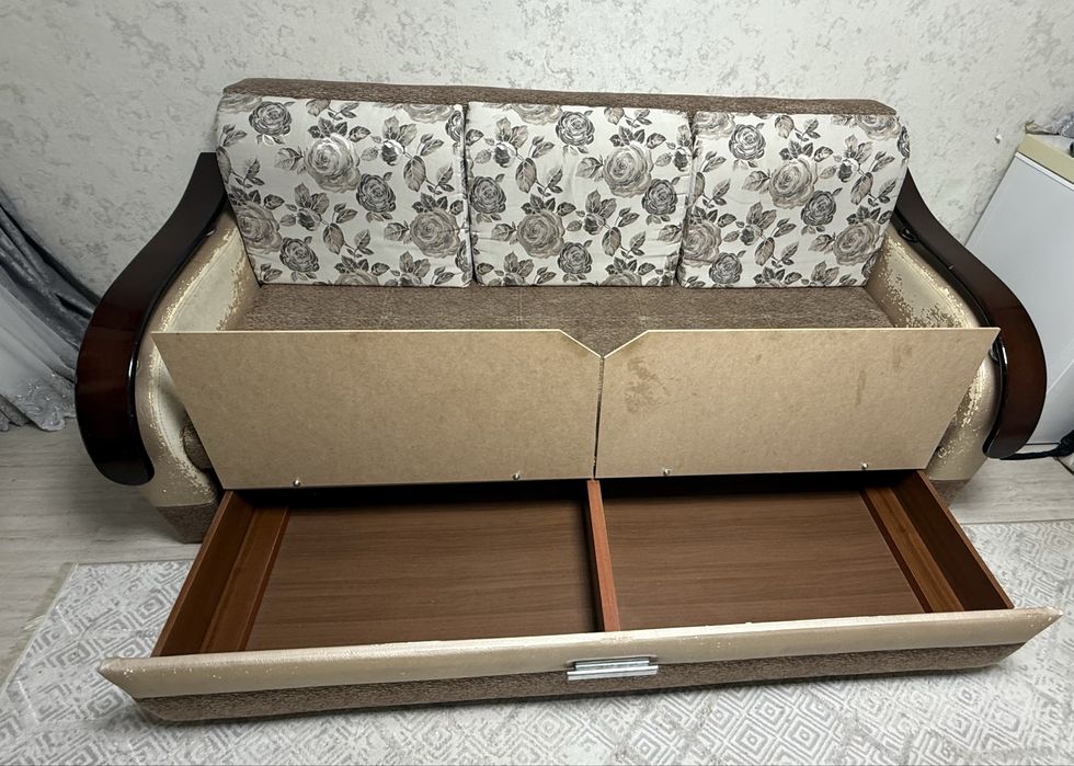 Продам диван для гостиной