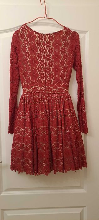Rochie purtata o singura data marimea 36.Pret 400 ron.