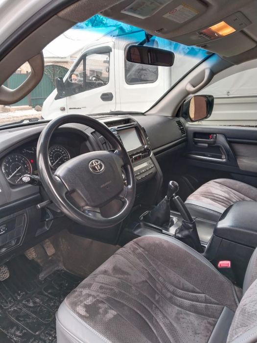 Продам Toyota Land Cruiser 200