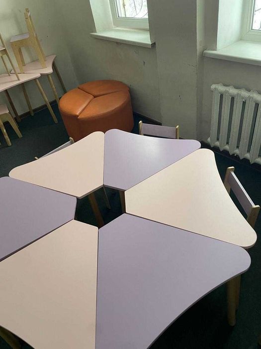 продаются парты ромашка (со стульчиками)