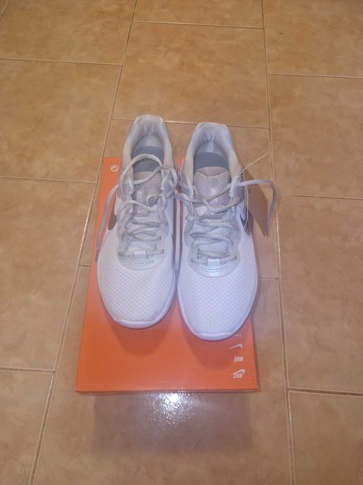 Дамски маратонки Найк,нови.