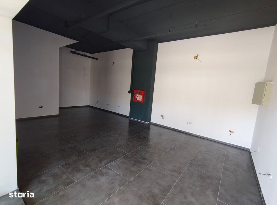 Sp. comercial 87 mp, central, vitrina, vad comercial, parcare, 16e/mp