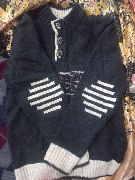 Кофты школьные в хорошем состоянии на 6- 7 лет