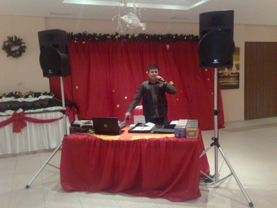 DJ, Водещ сватби и всякакви тържества.