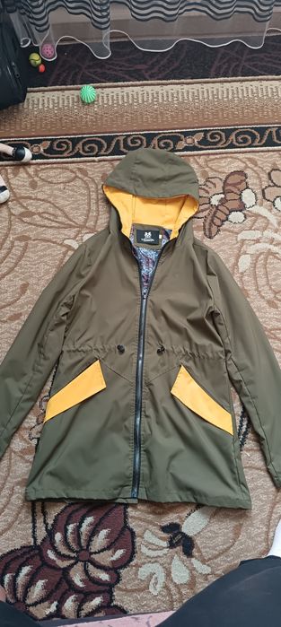 Ветровка женская