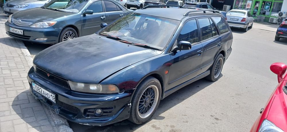Машина mitsubishi legnum