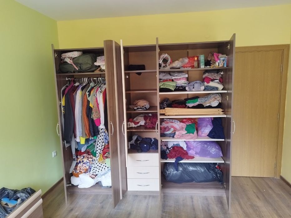 Петкрилен гардероб