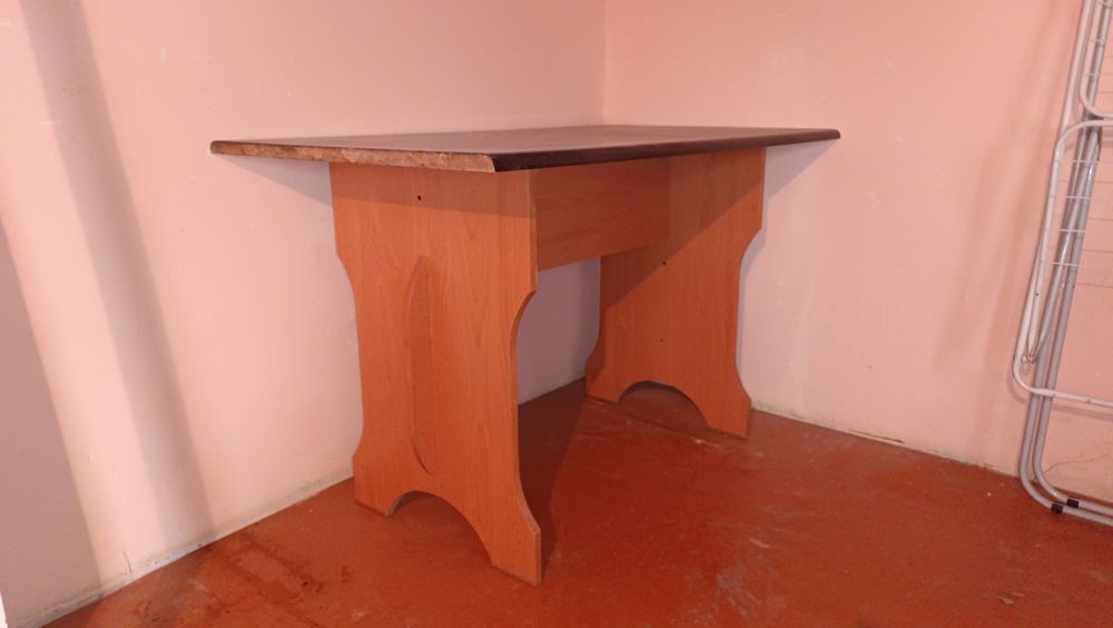 Продам кухонный стол