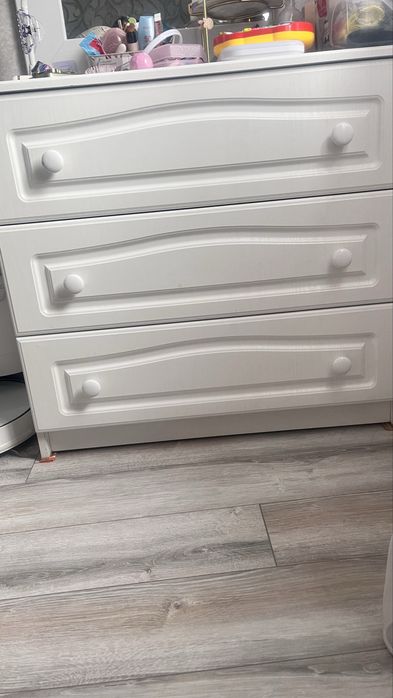 Продам комод с зеркалом