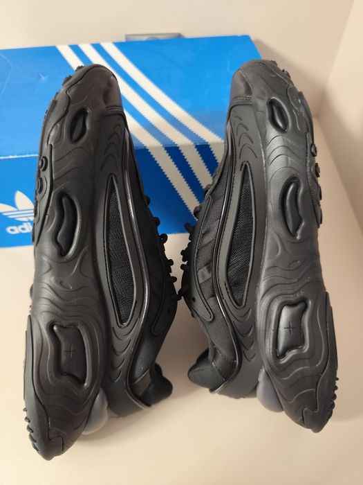Обувки Adidas Oznova.