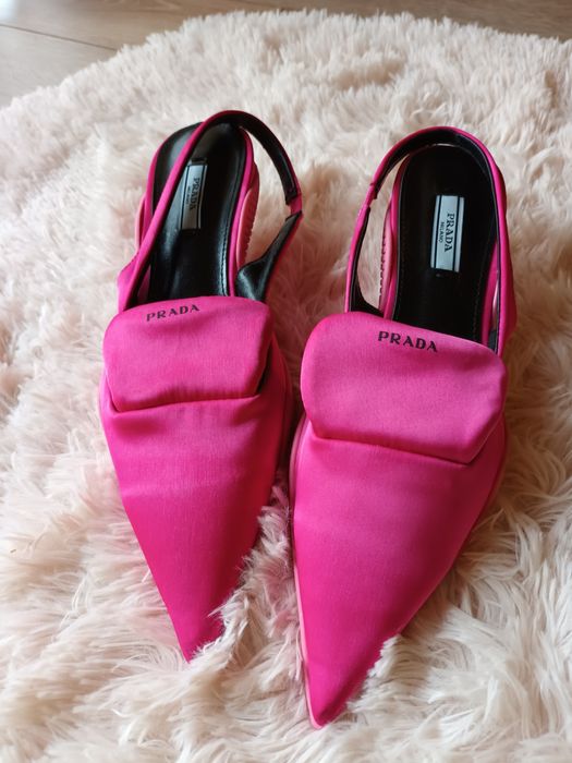 Prada сандали сатен