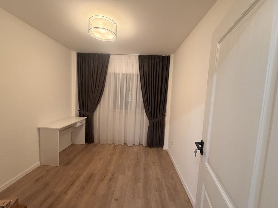 Inchiriez apartament 4 camere zona centrala