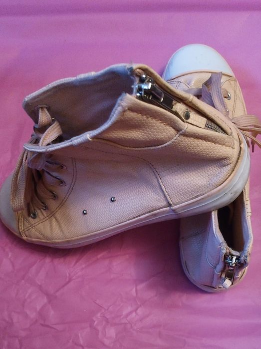 Женская  обувь  -  молодежная