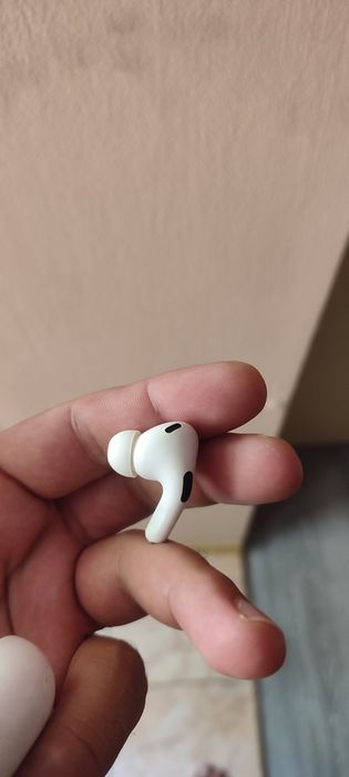 Buna ziua vând airpods pro 3  originale folosite livrare personala in Brăila