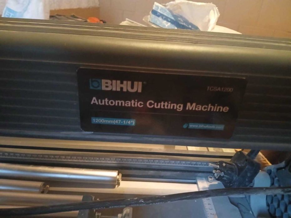 Машина за водно рязане на плочки и камък