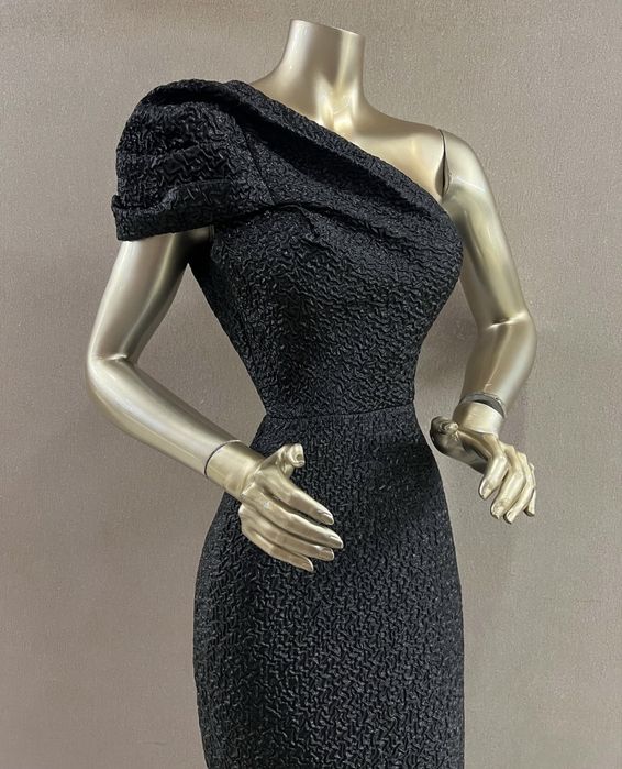 Вечернее платье, красивое, по фигуре