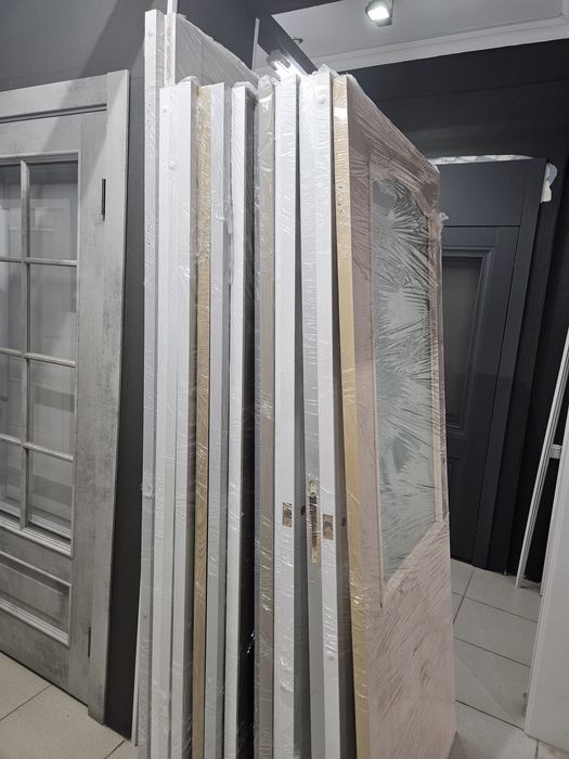 Межкомнатные двери с витрины,