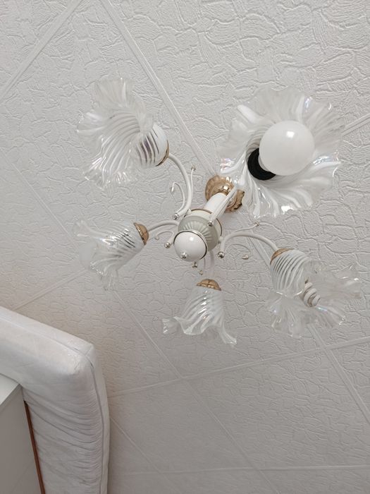 Продам   люстры.