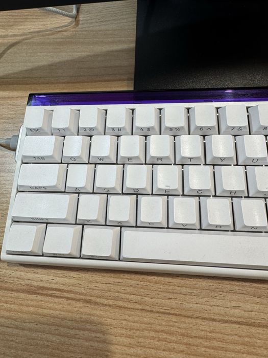 AULA HERO 68 HE белая