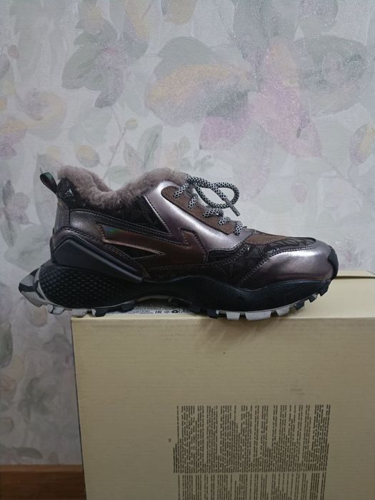 Кроссовки с мехом , 37-38