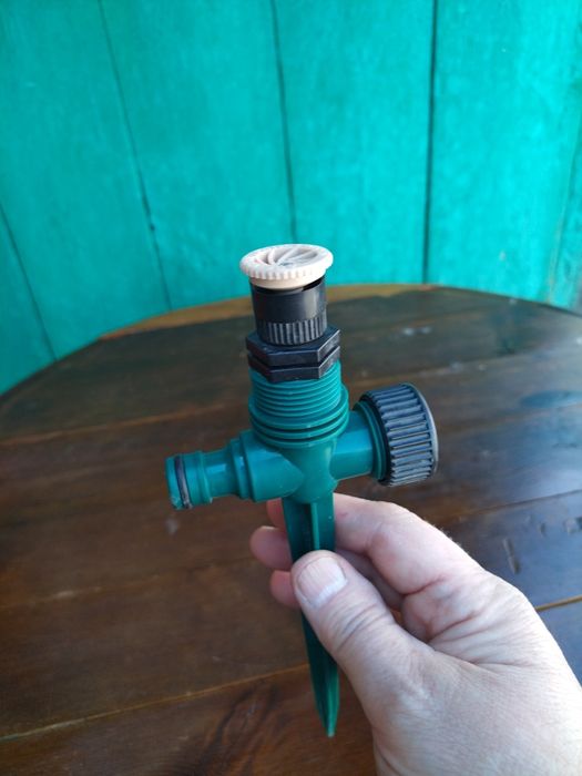 Продам разбрызгиватель для огорода