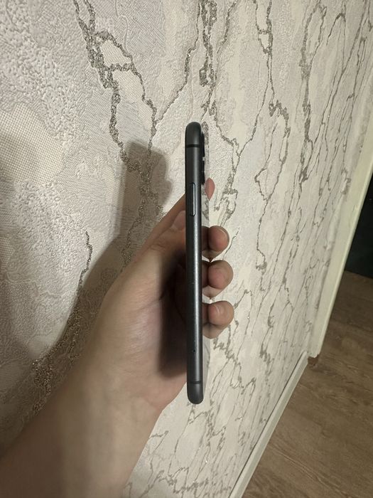 Продам Айфон iPhone 11 ; 64гб состояние 9/10