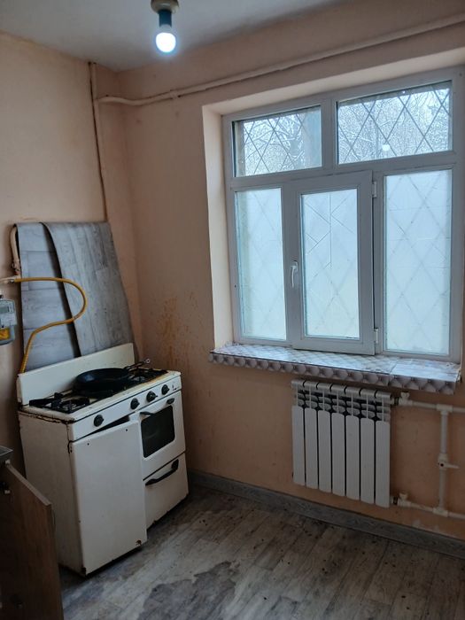 Срочно продаётся 1 комнатная квартира 1 микрорайоне на 1 этажее