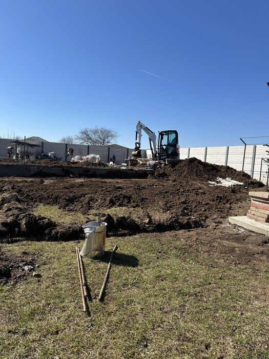 Inchiriez Miniexcavator