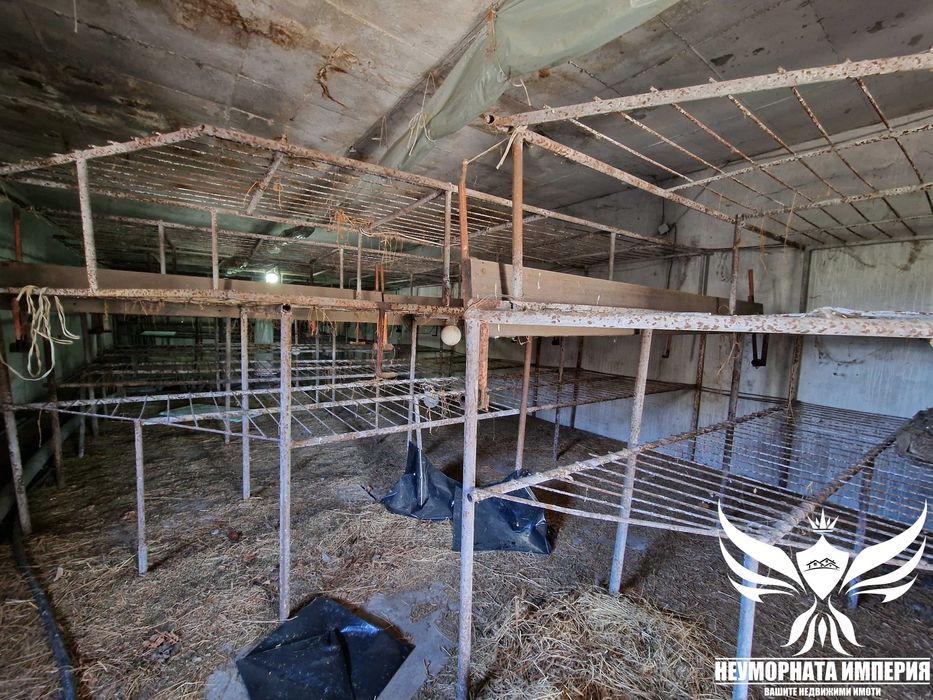 Двуетажна къща с гараж и постройки 441РЗП с 1010кв.м. двор с.Избеглии