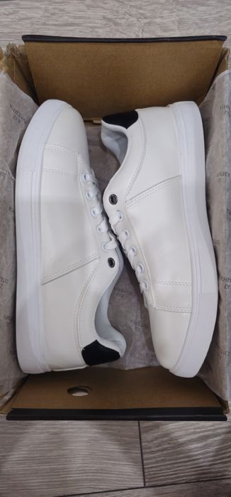 Продам белые кеды!