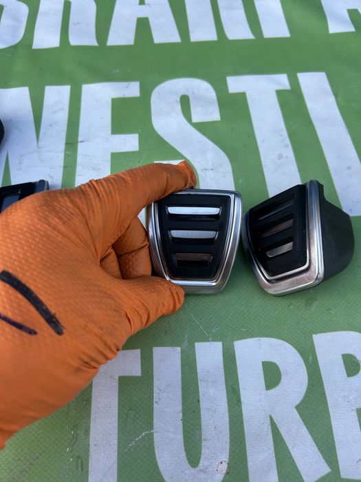 Set pedale Volkswagen Passat B8 pentru cutie manuală