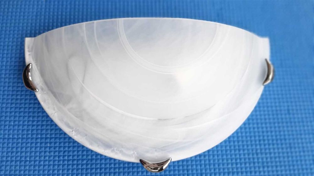 1. Lustra pendul, sticla Murano. 2. Plafoniera rotunda, sticlă Murano