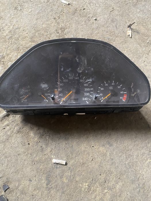 Приборная панель w202