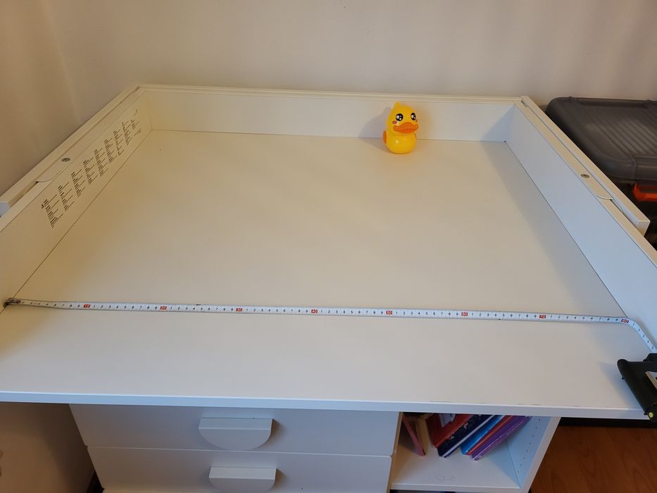 Vand masă de înfășat/schimbat/îmbrăcat bebeluș, albă, cu sertare. Ikea