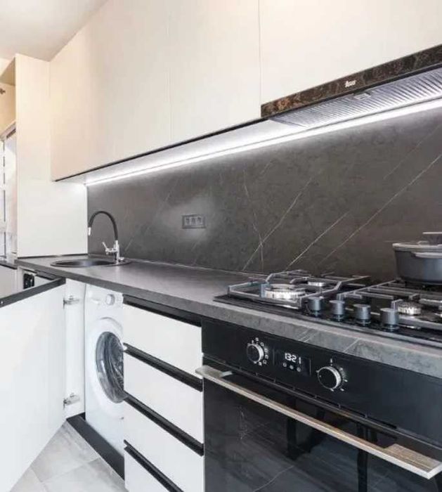 Дава се под наем Тристаен апартамент в Пловдив, Христо Смирненски - 120 кв.м за 255 € - Снимка #1