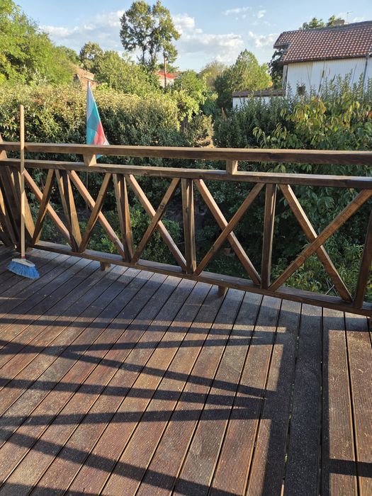 Изграждаме дървени навеси, парапети, подиуми с декинг и др.