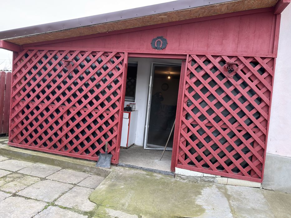 Casa corbu de jos la 10 minute  distant de mare cu masina