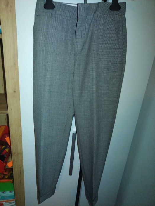 Vând pantaloni dsqared2